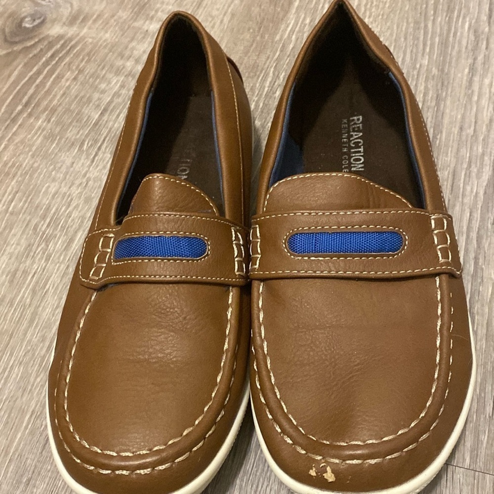 Kenneth Cole moccasins size 3 (34 Euro) brown. Small scuff in front of 1 shoe